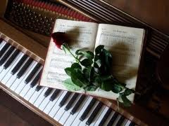 пианист-аккомпаниатор на рояле в кабак